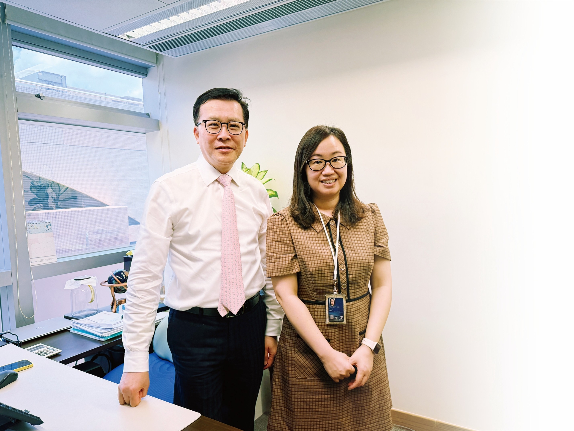 (左起)崔俊明及楊惠敏表示,新藥經「1+」機制的註冊時間將由150個工作天縮短至100個工作天,讓病人適時得到創新藥物的治療。