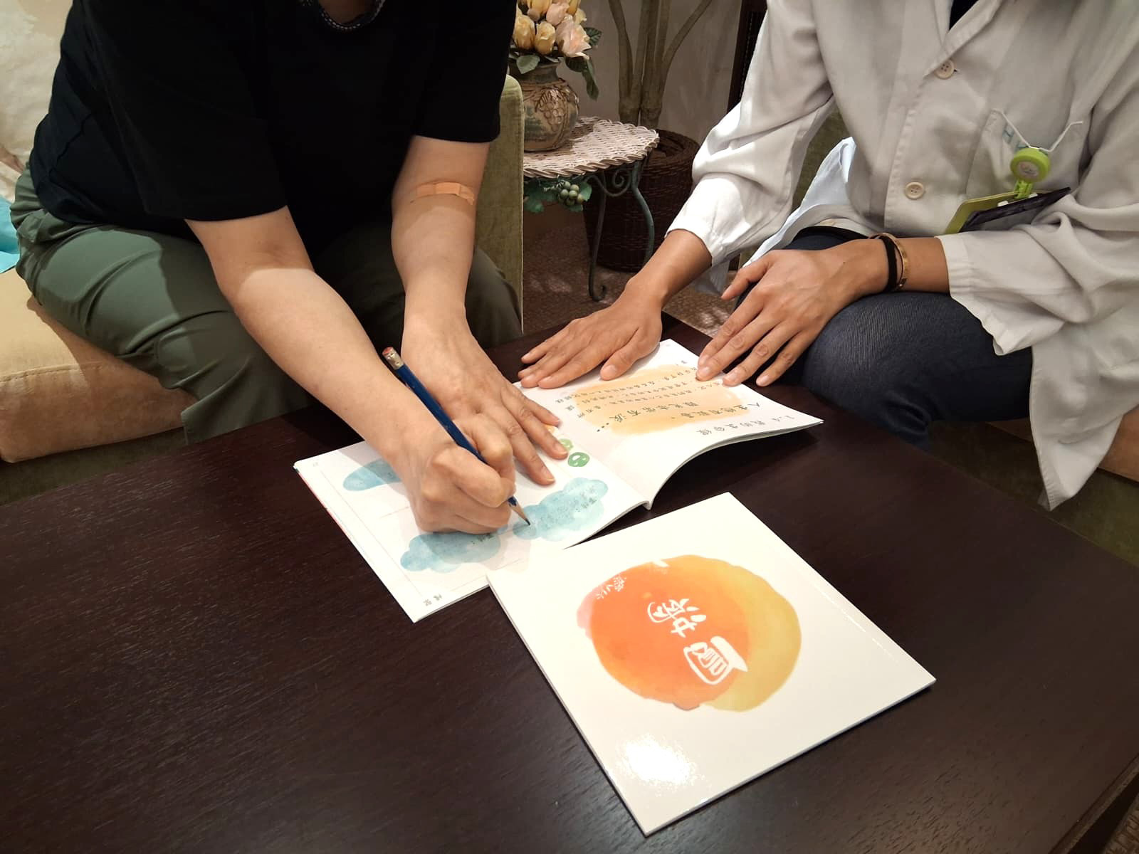 病人透過《緣聚》與《圓滿》書寫人生故事，作為贈予自己和親友的珍貴禮物。