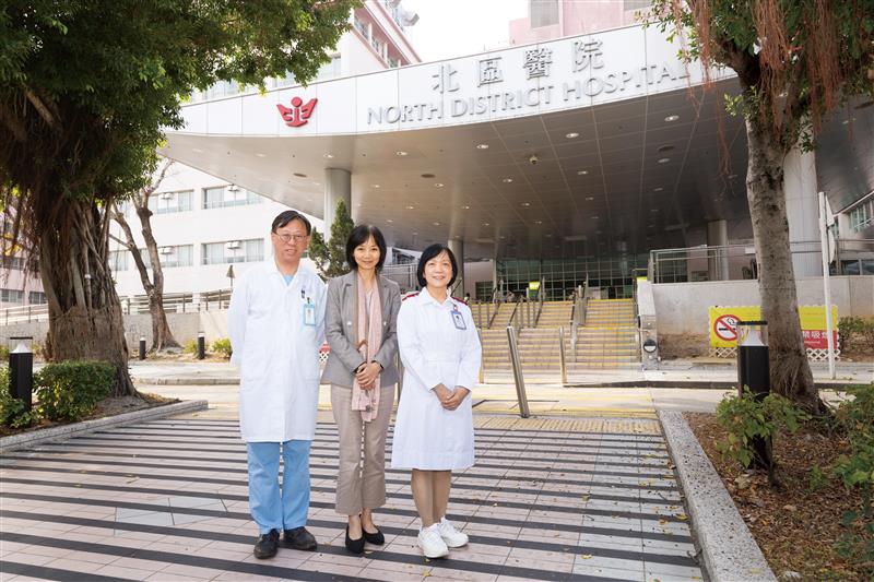 （左起）北區醫院內科顧問醫生林偉奇、醫院行政總監蘇詠儀醫生、中央護理部資深護師鄧惠芳。
