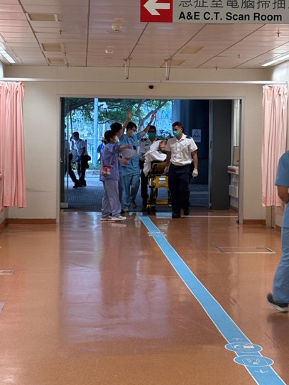 為順利推行「院前中風分流計劃」，醫管局為全港救護員提供持續培訓，提升識別中風和判斷分流的準確度。