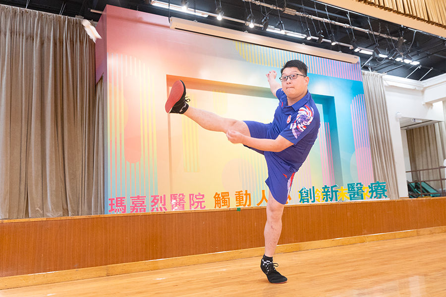 Ho-kan demonstrates kicking techniques. His movements are light yet powerful.