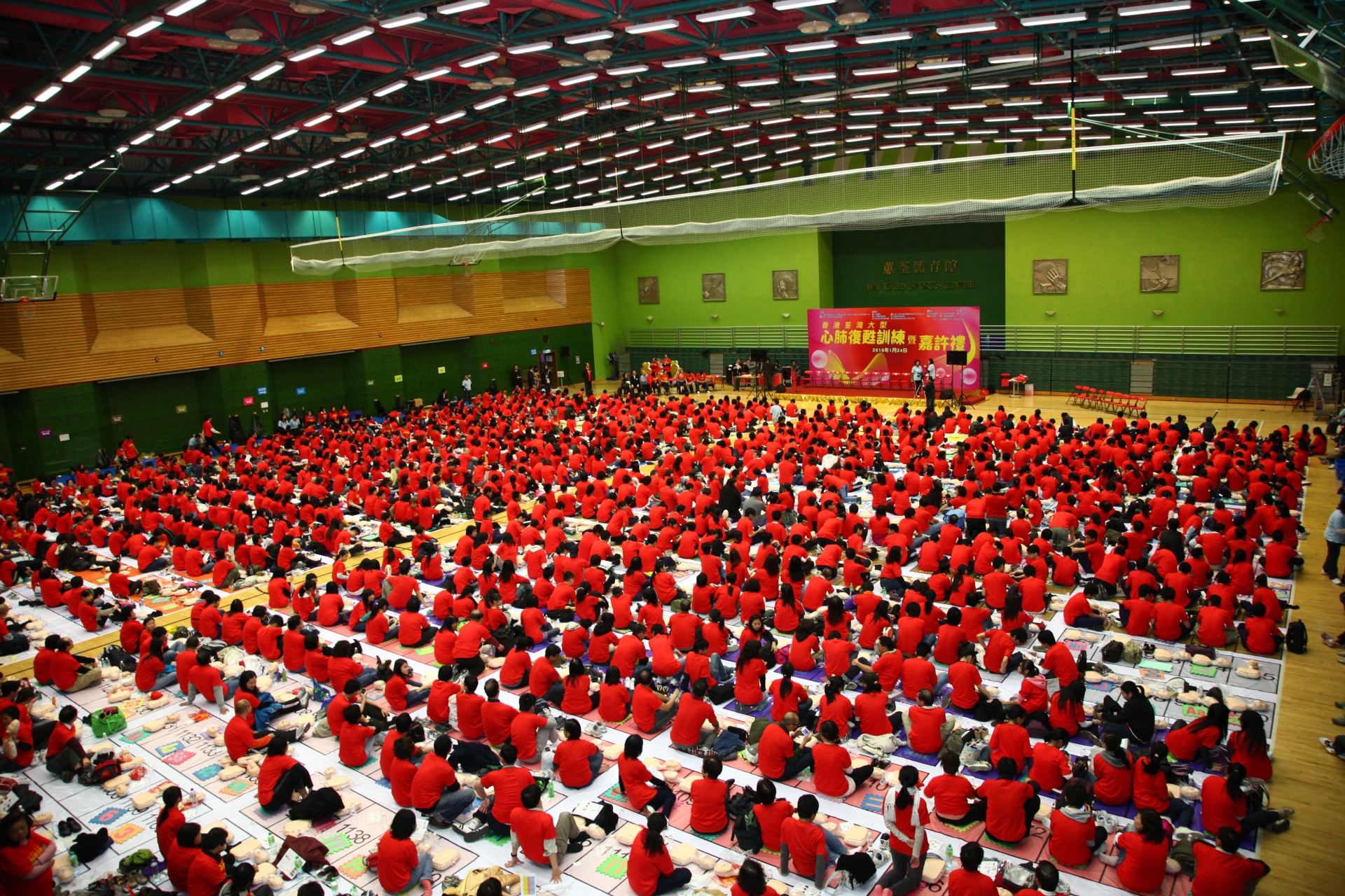 In 2010, YCH co-organised a cardiopulmonary resuscitation training
with community organisations to promote first-aid knowledge to the
community, attracting over 1,050 participants.