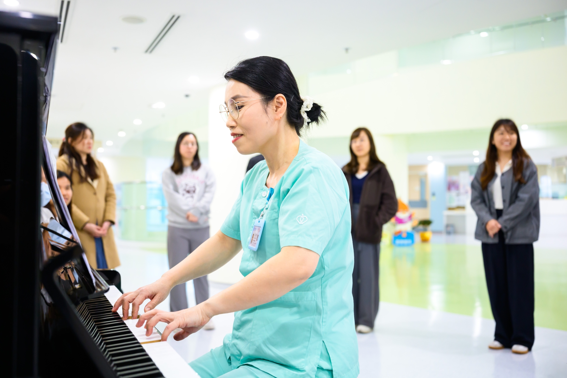 Sally’s nimble fingers dance freely across the keys on the piano, weaving touching melodies.