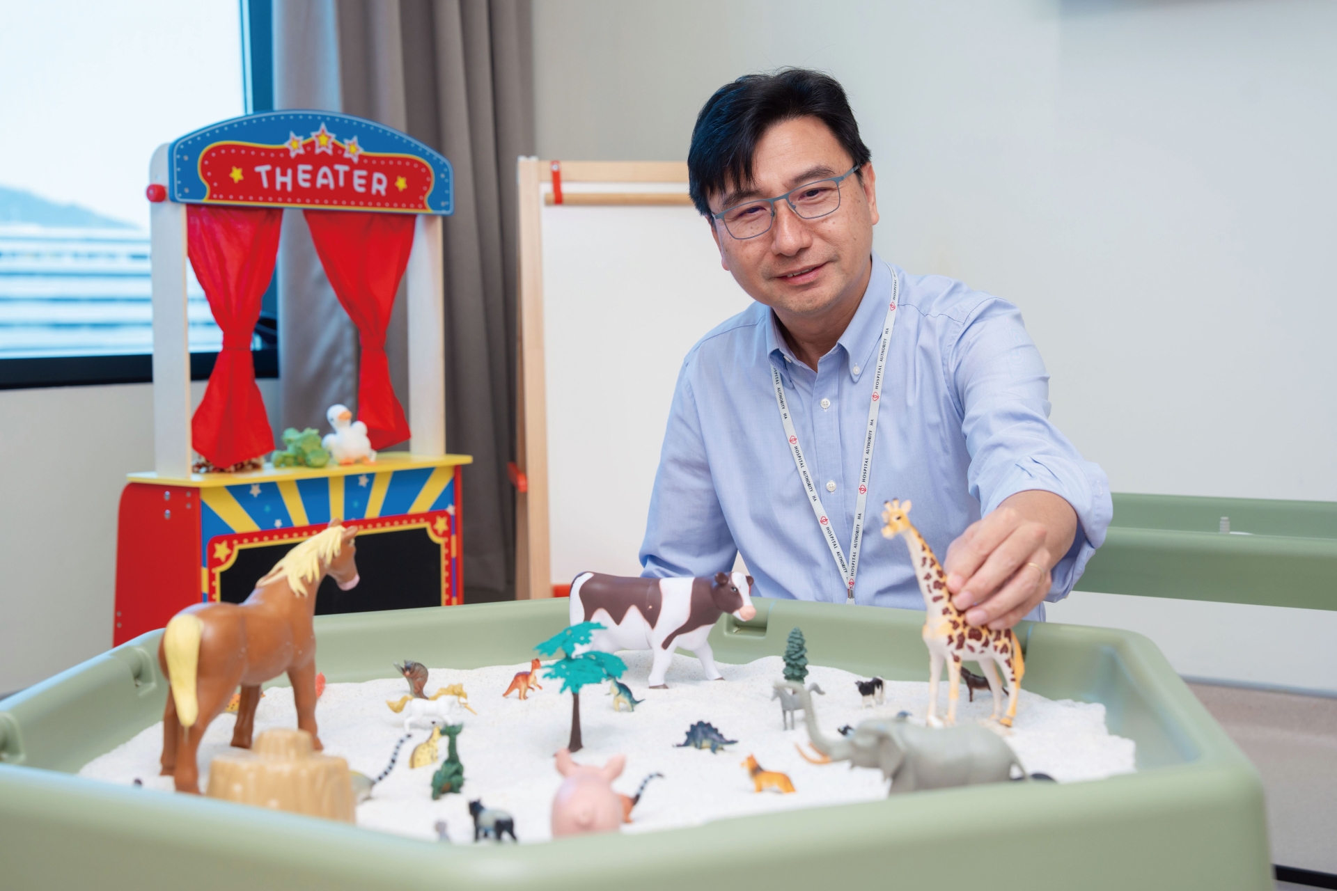 林碧海表示遊戲室有助焦慮症、創傷後遺症等言語表達困難的兒童打開心扉。