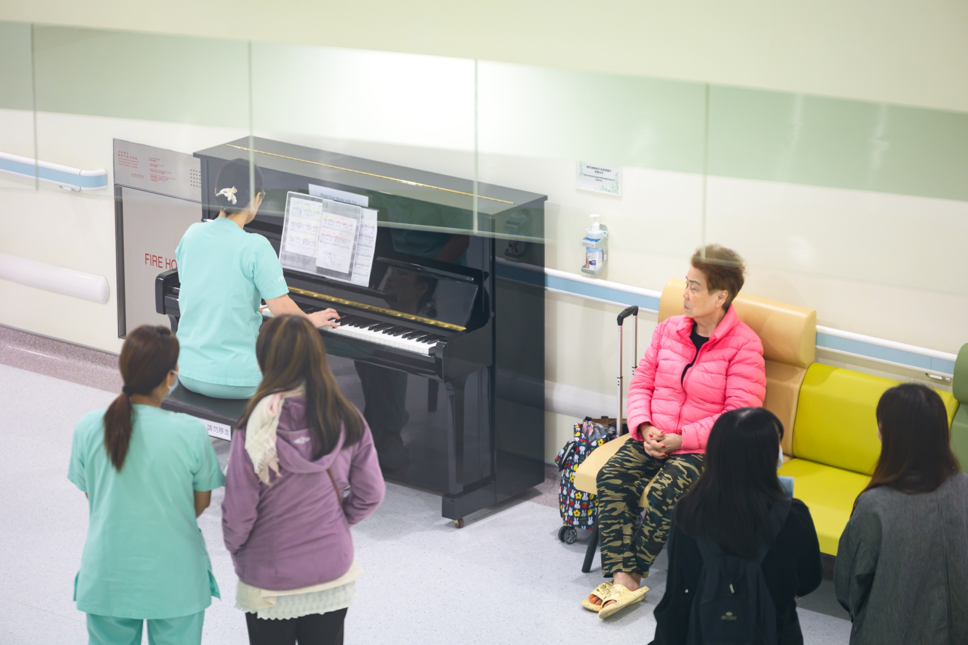 Sally指尖下的旋律溫柔而細膩，扣人心弦。